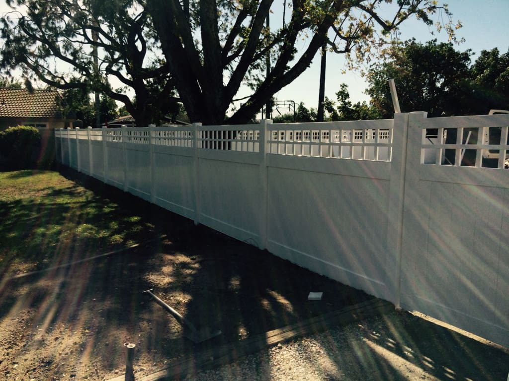 Vinyl privacy fence with picket top Murrieta Ca